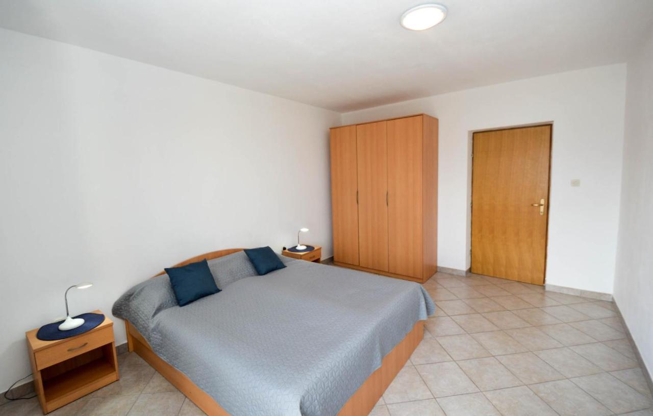Maja Apartment Паг Екстериор снимка