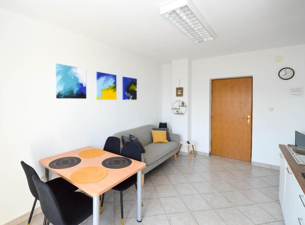 Maja Apartment Паг Екстериор снимка